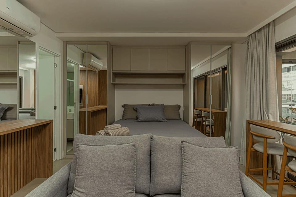 Bed, Photo of the whole room, Seating area, air conditioner