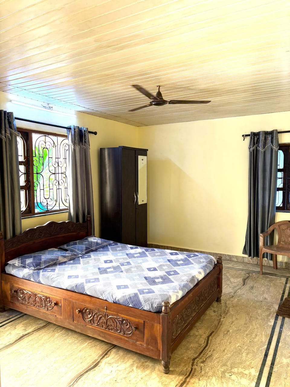 Photo of the whole room, Bedroom