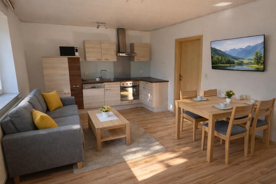 TV and multimedia, Kitchen or kitchenette, Living room, Seating area, Dining area