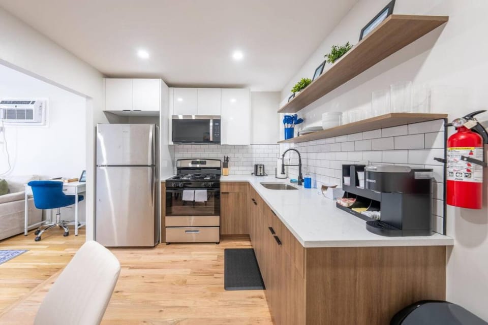 Fresh 2BR with Easy NYC Access w. WiFi and Laundry Apartment in Kearny