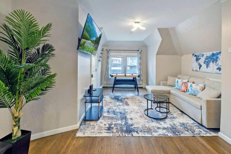 Stylish Newark 2BR | Great WFH, WiFi, Near Transit Apartment in East Orange