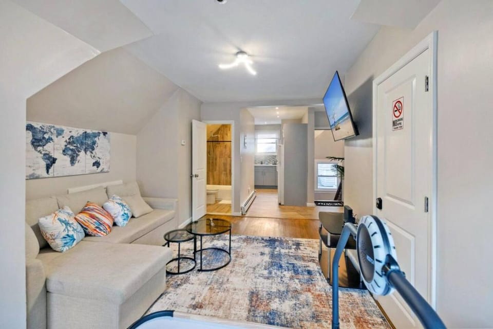 Stylish Newark 2BR | Great WFH, WiFi, Near Transit Apartment in East Orange