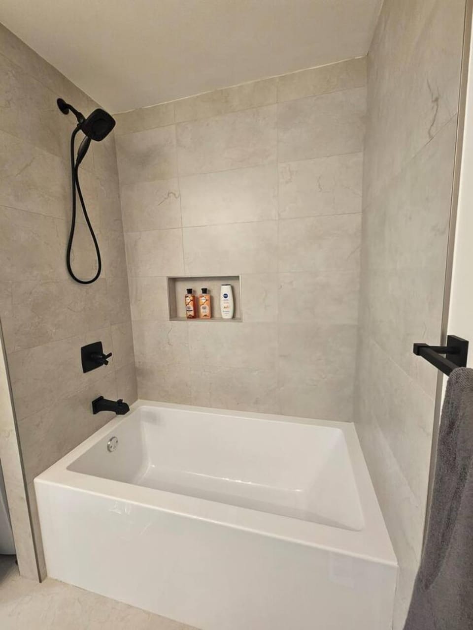 Comfortable Home Near Hospitals and Parks House in Calgary