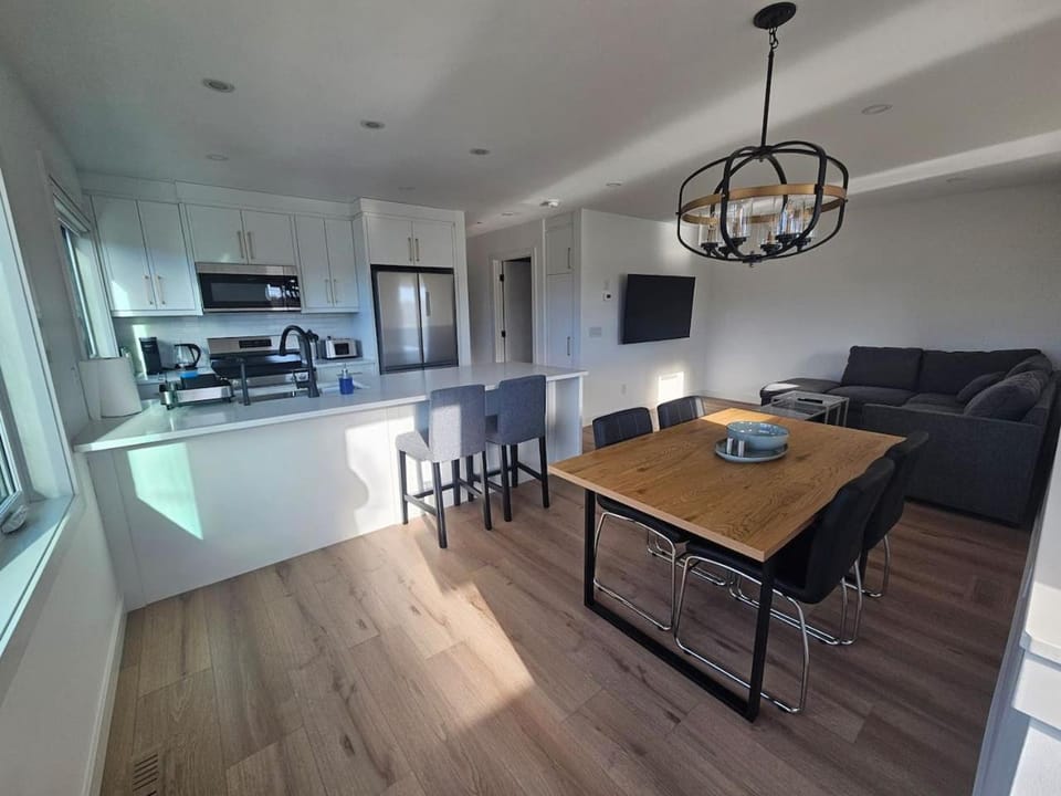 Comfortable Home Near Hospitals and Parks House in Calgary