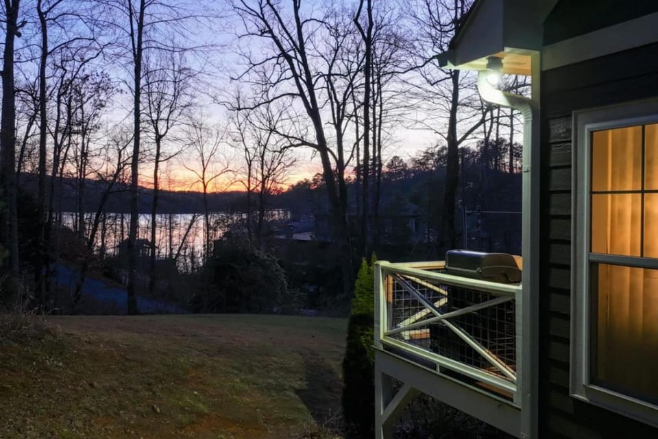 Elegant Murray Cove at Lake Burton House in Lake Burton