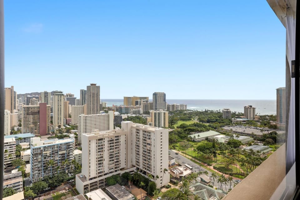 Banyan Suite - Studio with Ocean View, Pool B Apartment in McCully-Moiliili
