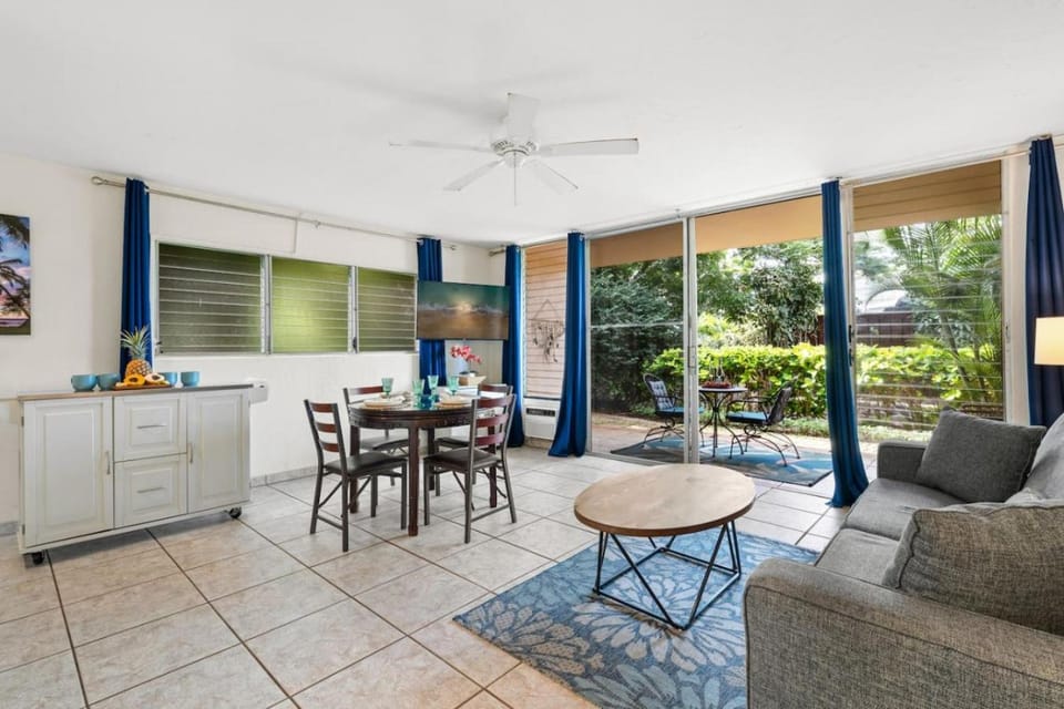 Patio, Kitchen or kitchenette, Living room, Seating area, Dining area, oven
