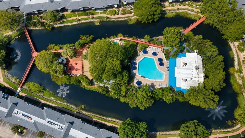 Park Shore Resort 2nd Floor BLDG J - Waterviews House in Naples