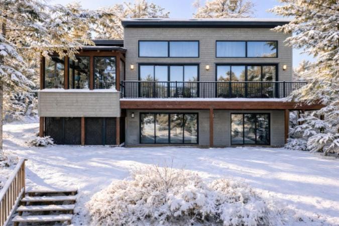 4-BR Villa on the Lake with hot tub near Tremblant House in Ontario