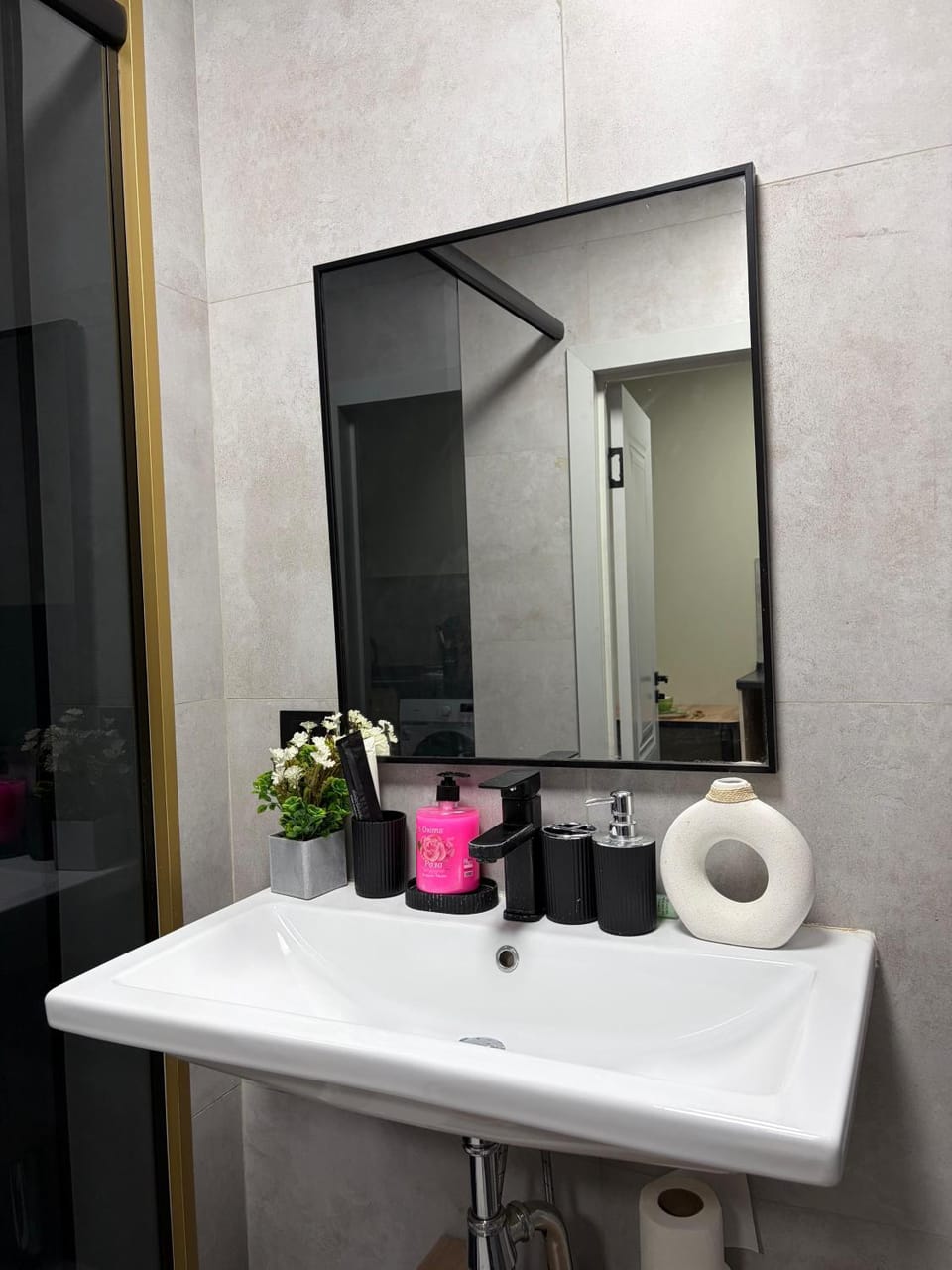 Gorgeous Studio & Heart of the City Apartment in Almaty