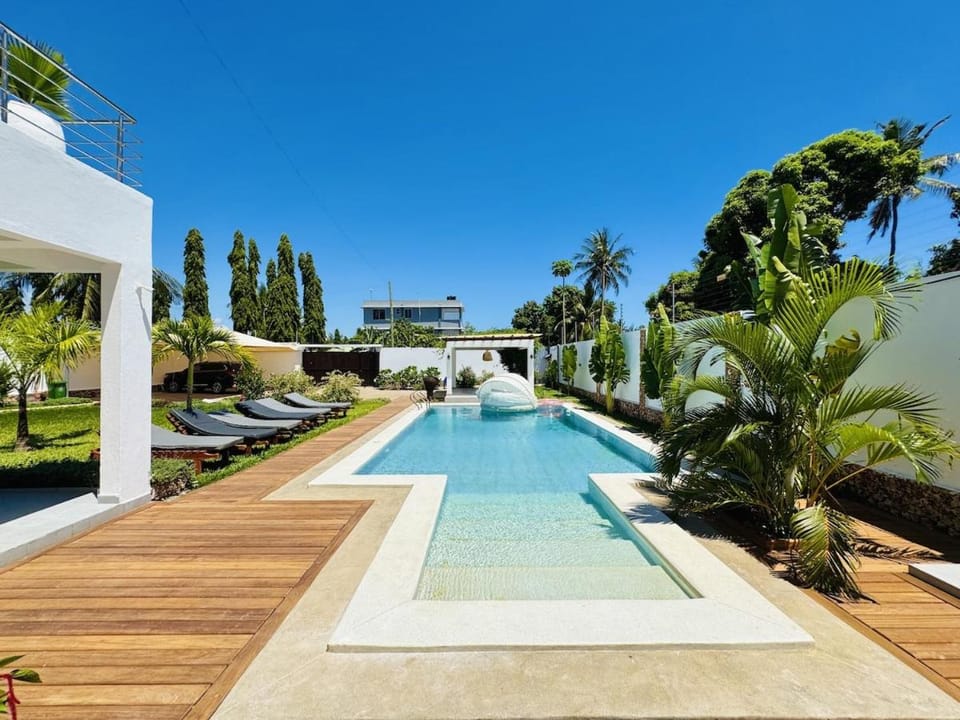 Garden, Swimming pool