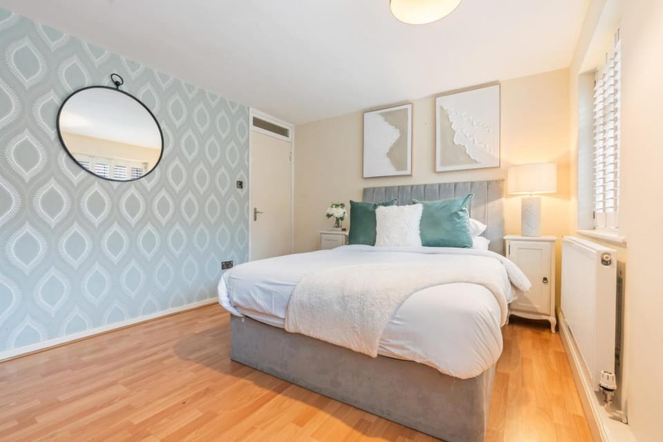 Southbank Suite 2 Bed Sleeps 5 London Bridge Apartment in London Borough of Southwark