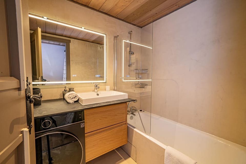 Balcons de Champraz- Spectacular Mont Blanc and Lake Views Apartment in Chamonix