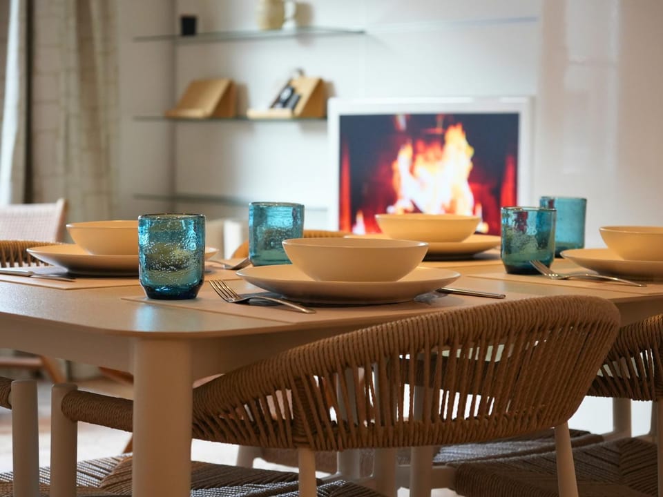 Living room, Seating area, Dining area