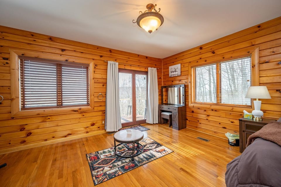 Lake View Estate by Railey Vacations House in Deep Creek Lake
