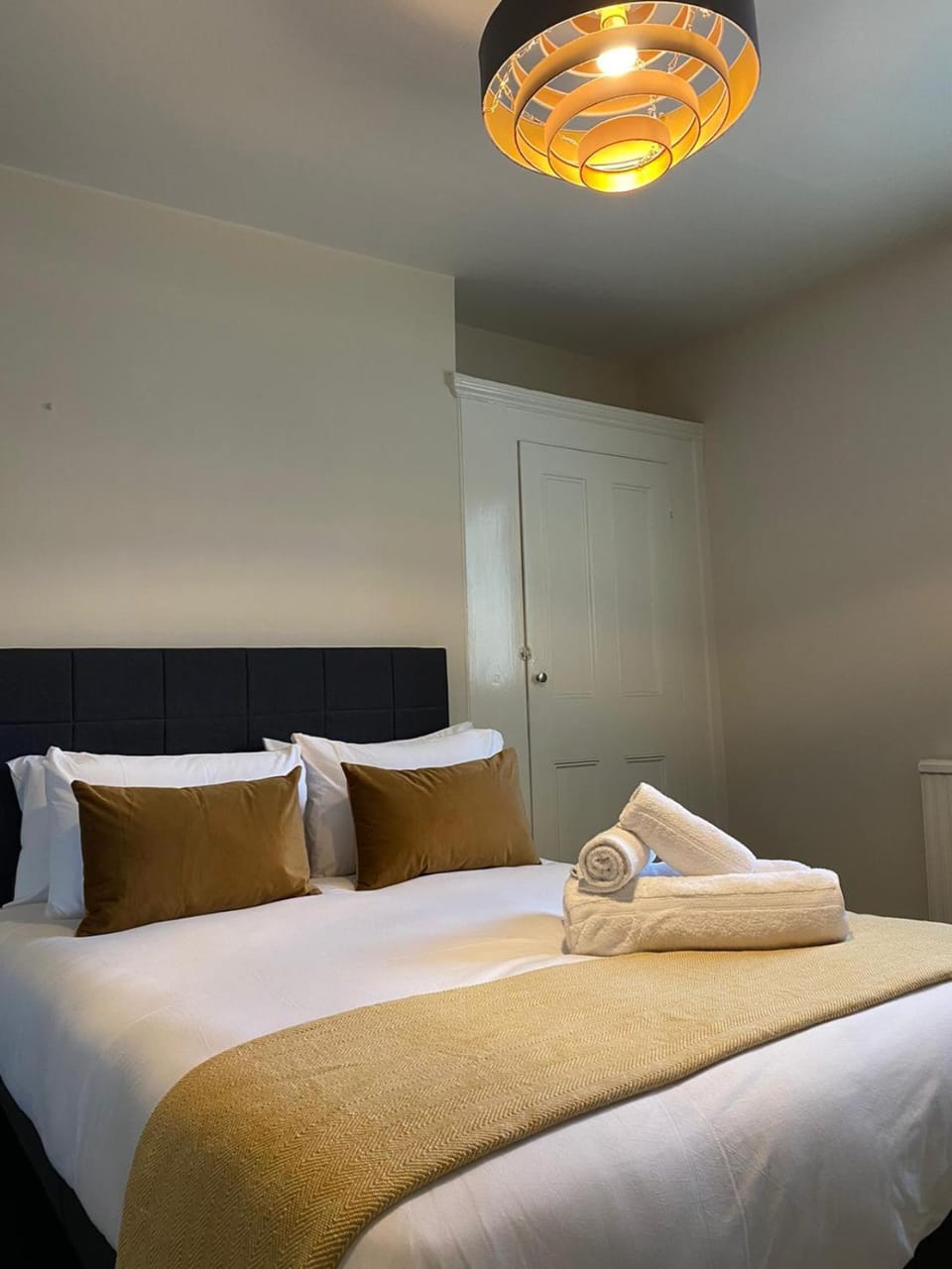 Cosy 1Bd Nestled in Teddington Apartment in Kingston upon Thames