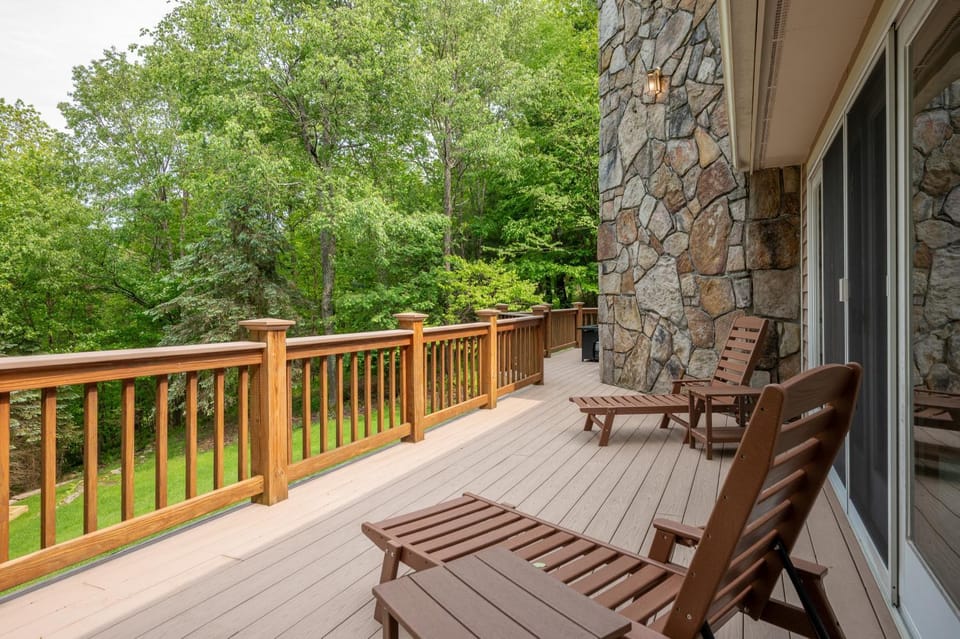 Lake ViewTopia House in Deep Creek Lake