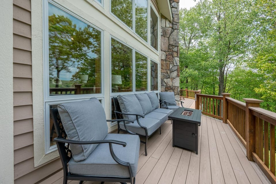 Lake ViewTopia by Railey Vacations House in Deep Creek Lake