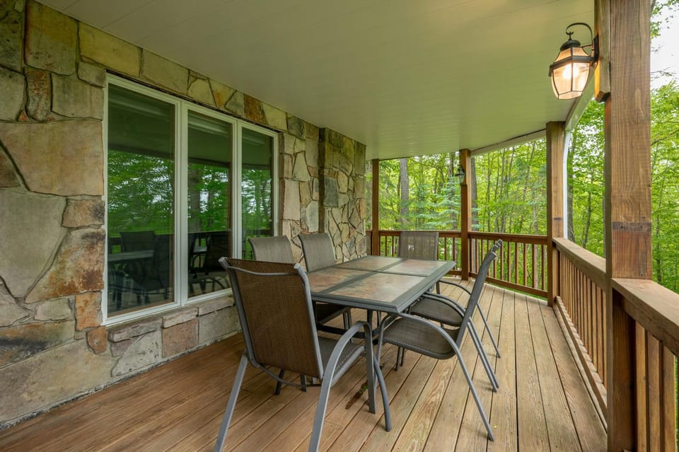 Lake ViewTopia House in Deep Creek Lake