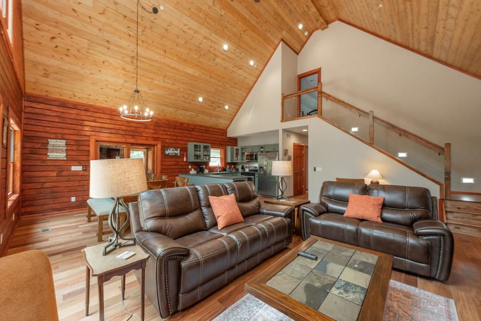 Lakefront Escape by Railey Vacations House in Deep Creek Lake