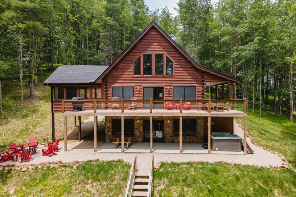 Lakefront Escape by Railey Vacations House in Deep Creek Lake