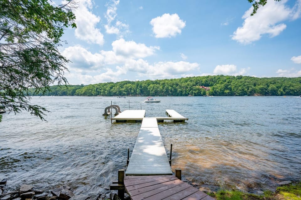 Lakeshore Adventure by Railey Vacations House in Deep Creek Lake