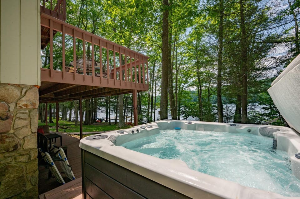 Lakeshore Adventure by Railey Vacations House in Deep Creek Lake
