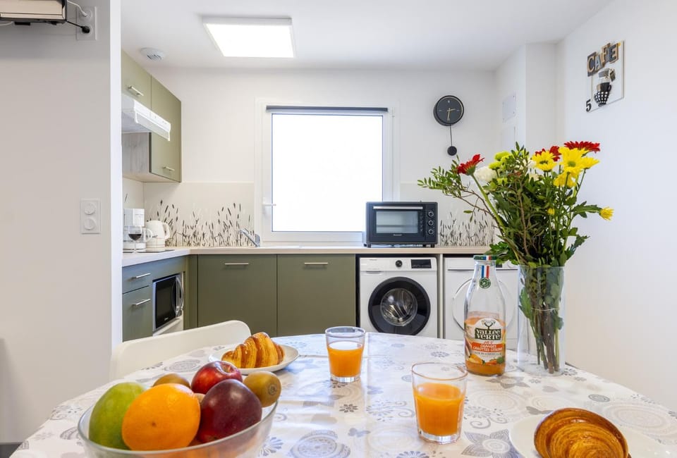 Kitchen or kitchenette, Living room