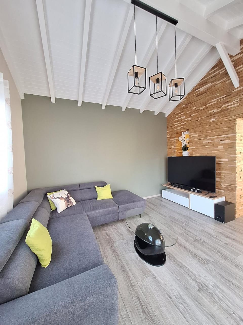 TV and multimedia, Living room, Seating area