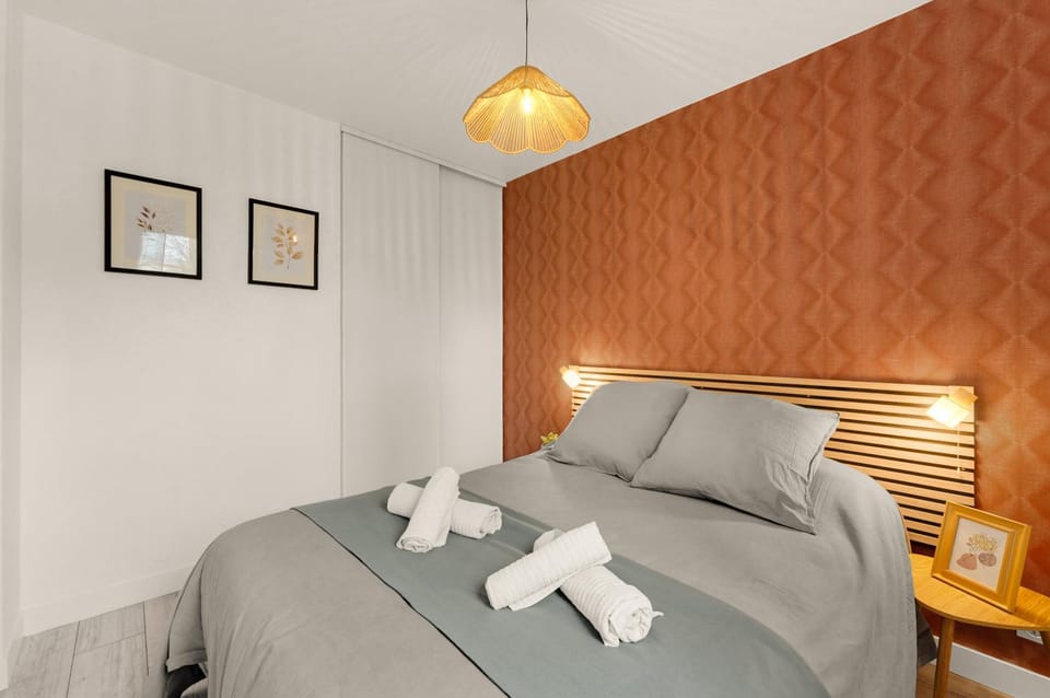 Bed, Bedroom