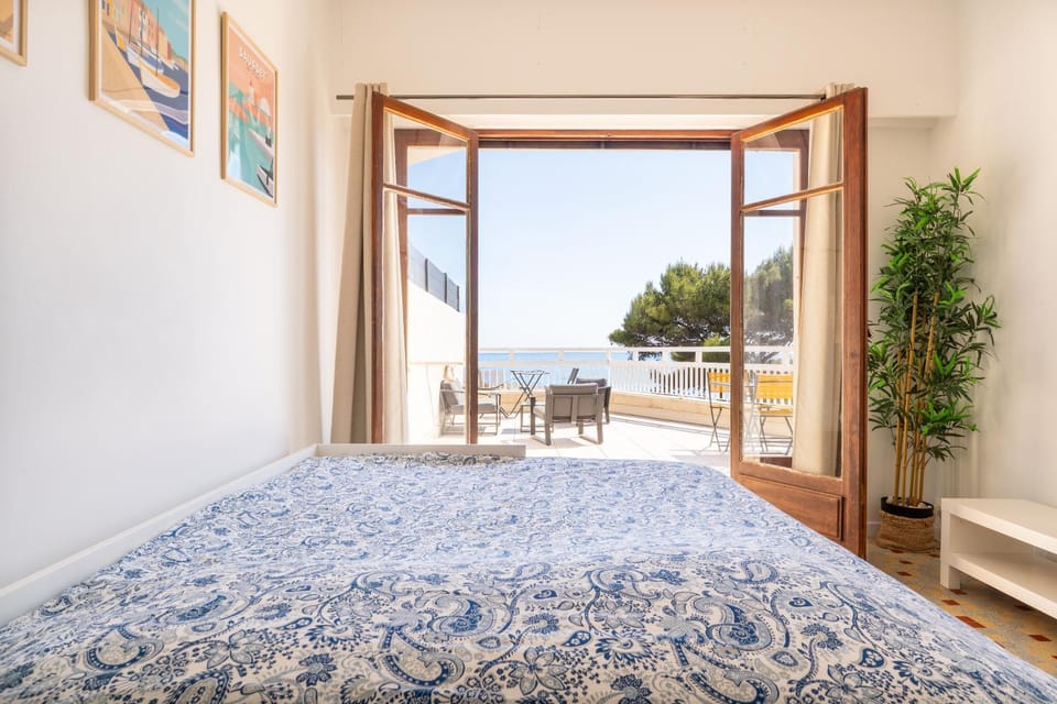 Bed, Living room, Sea view, Sunrise, Sunset, towels