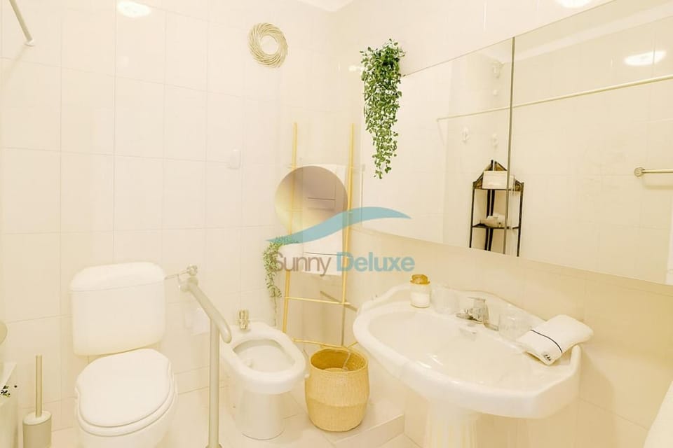 Toilet, Bathroom, bidet, towels