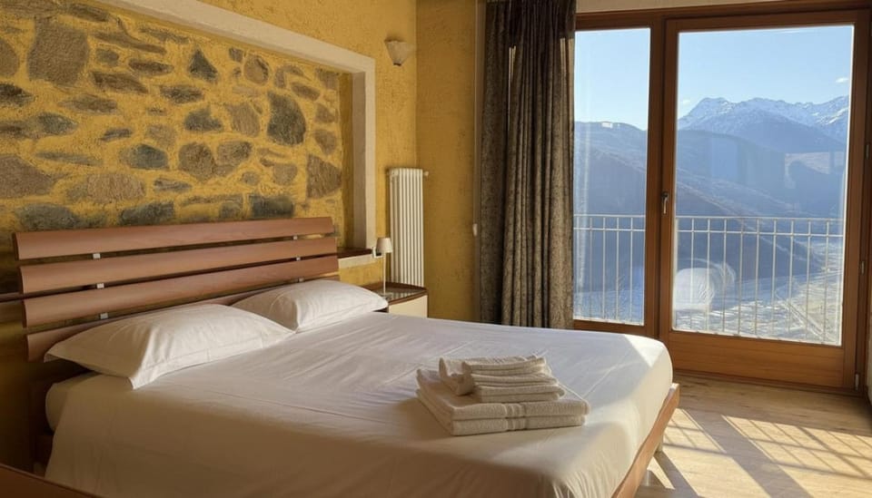Bed, Photo of the whole room, Bedroom, Mountain view