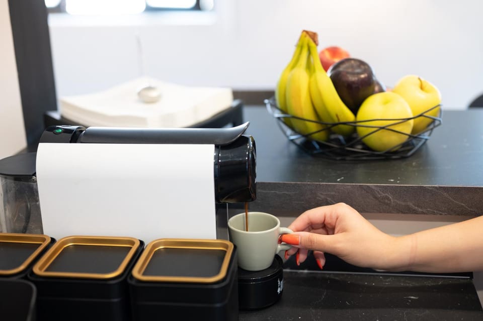 Coffee/tea facilities, Food and drinks