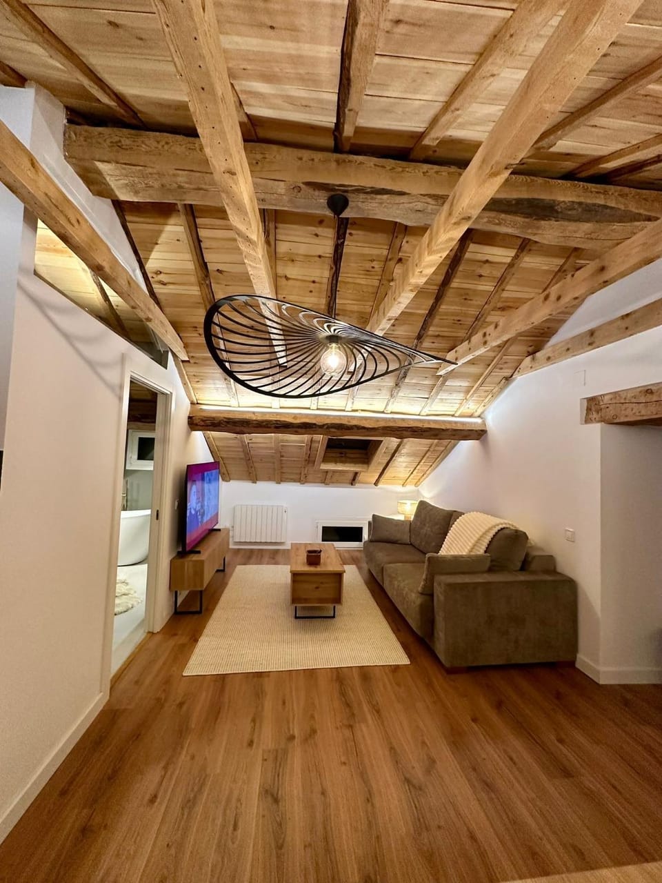 CaLQuEROL Osseja - Cozy Mountain Attic Apartment in Cerdanya