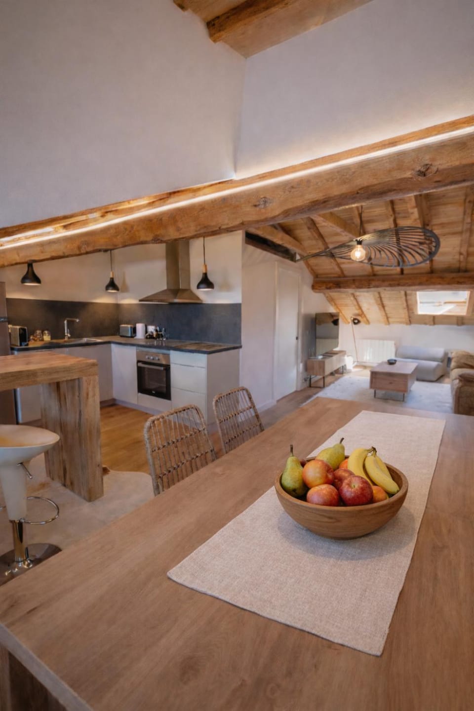 Kitchen or kitchenette, Food and drinks, Dining area, Food