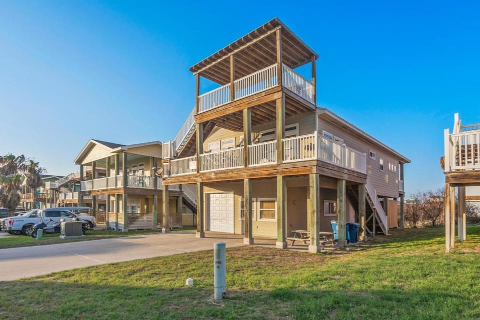 Coastal retreat I 5 Bedrooms with Game Room House in Port Aransas