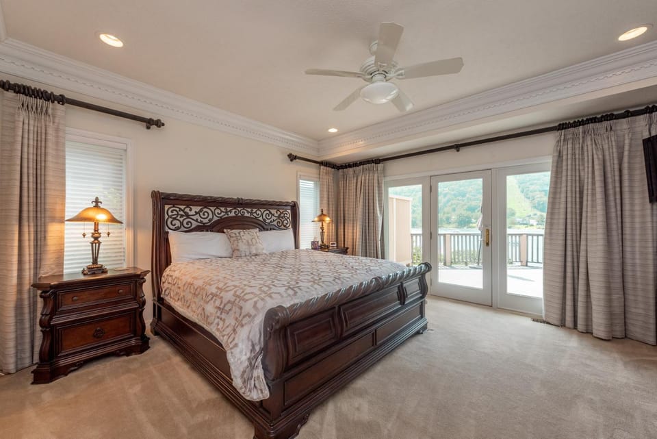 Lake Escape House in McHenry