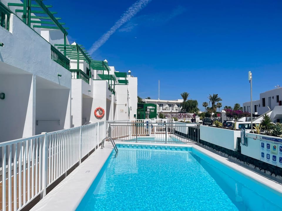 Day, Pool view, Swimming pool, sunbed