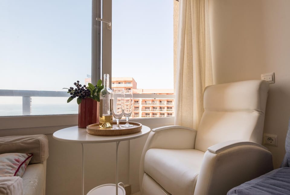 View (from property/room), Balcony/Terrace, Dining area, Sea view