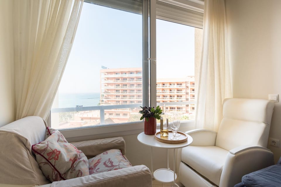View (from property/room), Balcony/Terrace, Living room, Dining area, Sea view
