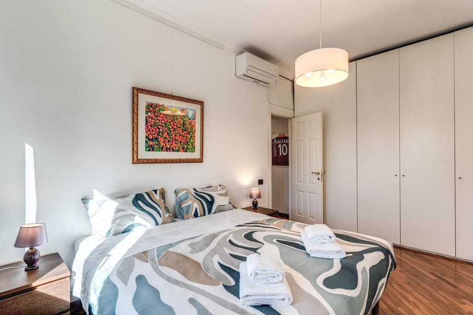 Bed, Photo of the whole room, Bedroom, group of guests, internet, towels, wardrobe, air conditioner