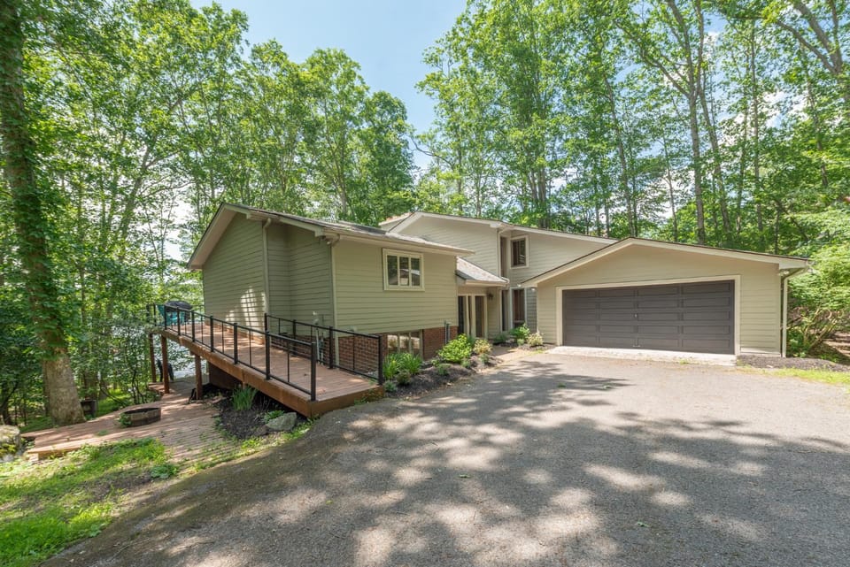 Lake Shore Landing by Railey Vacations House in Deep Creek Lake