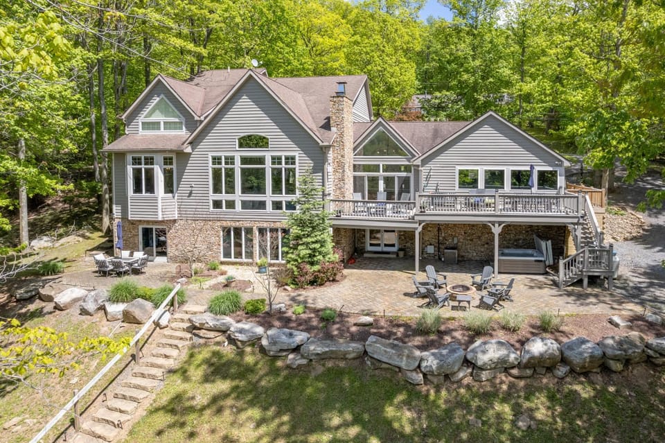 Lake Shore Legacy House in Deep Creek Lake