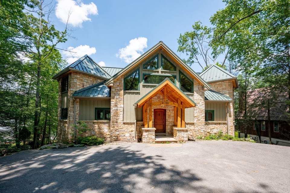 Lake Shore Lodge House in Deep Creek Lake