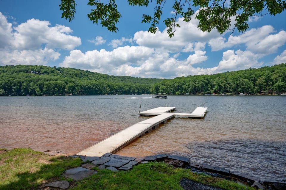 Lake Shore Lodge House in Deep Creek Lake