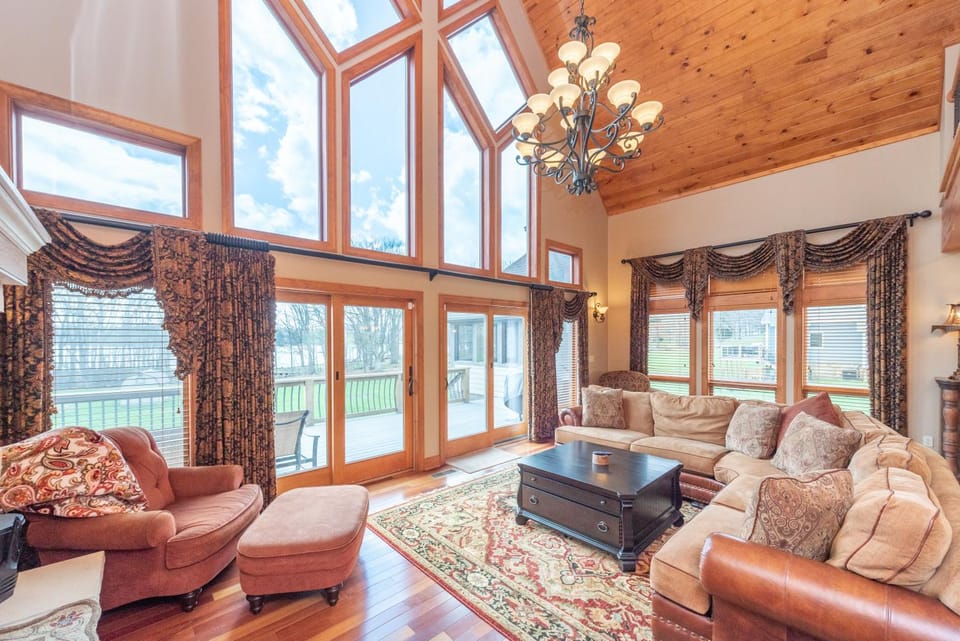 Lake Side Lodge by Railey Vacations House in Deep Creek Lake