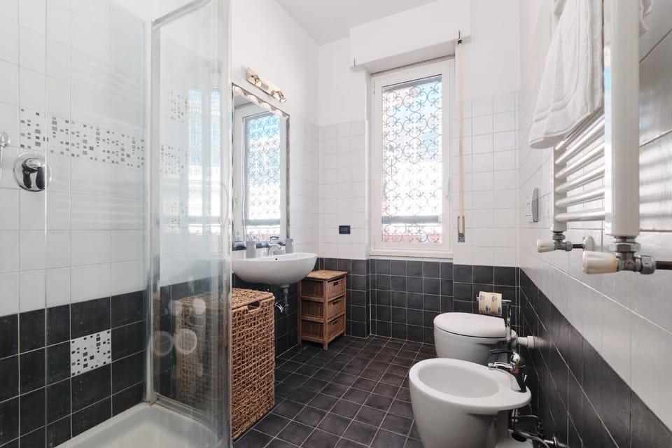 Shower, Toilet, Bathroom, bidet, towels
