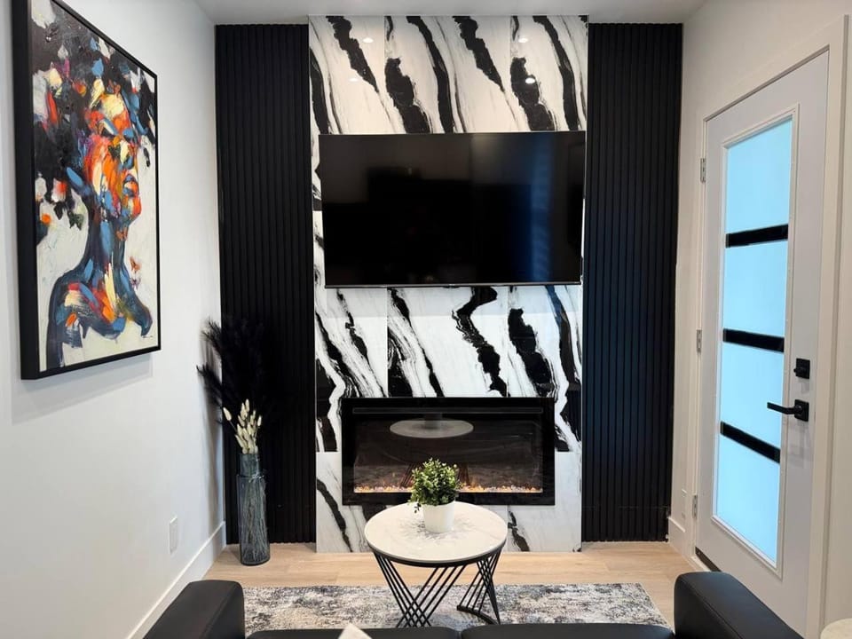 Style City Getaway! Downtown on point! Full Private apartments! Apartment in Montreal