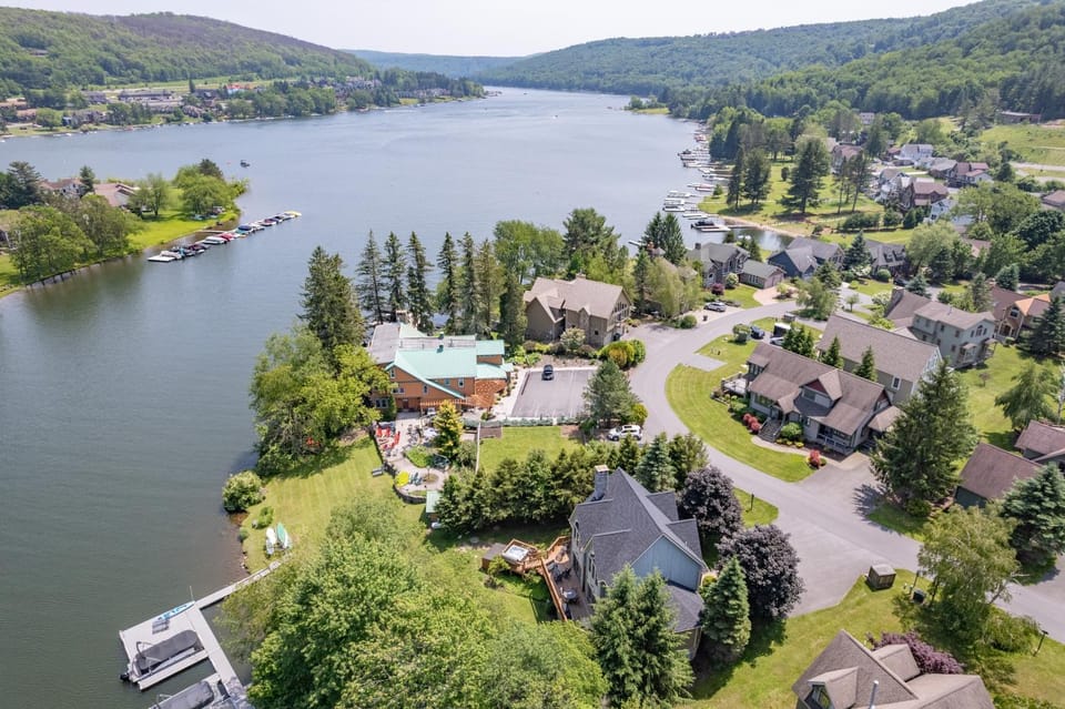 Lake & Lift House in McHenry